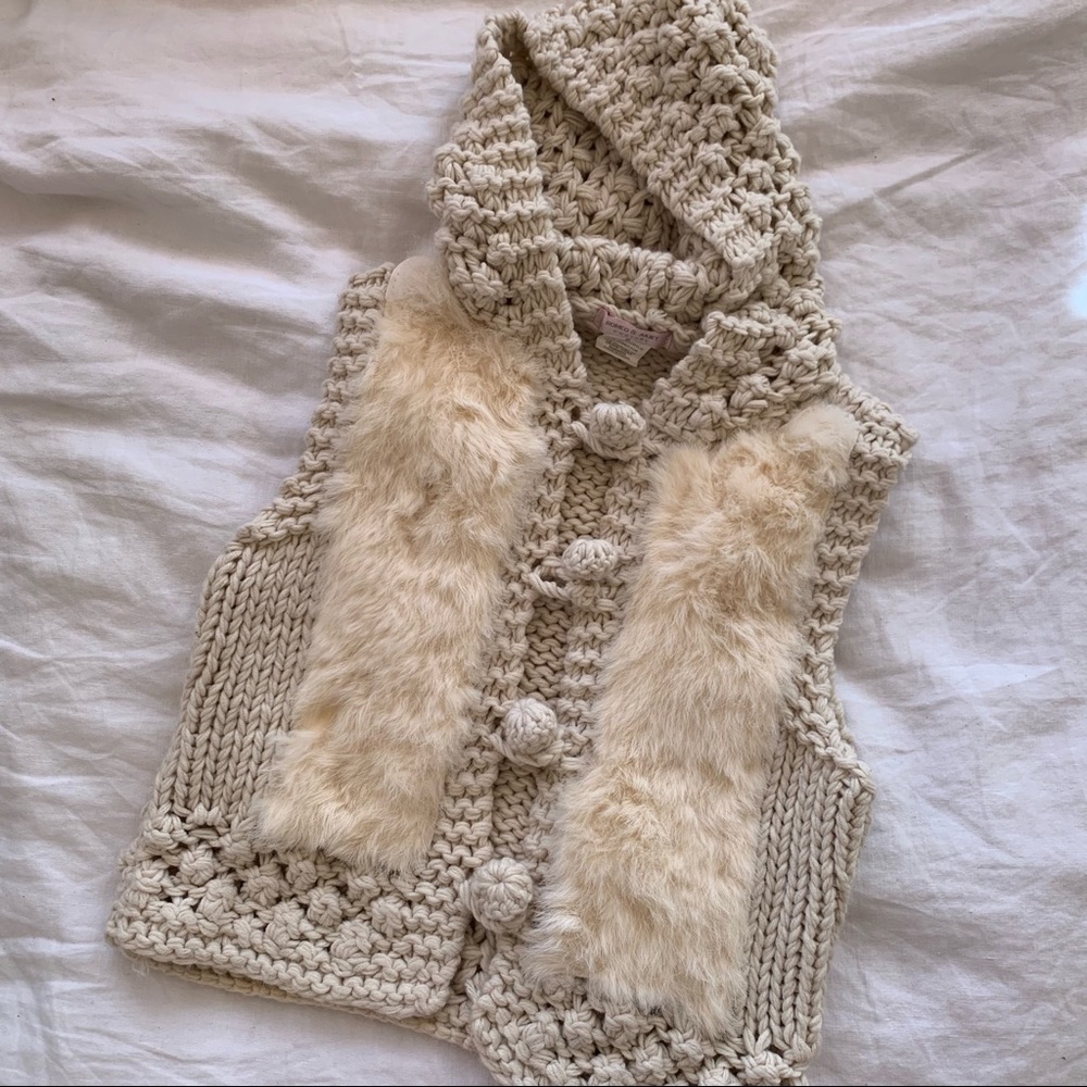 Cozy creamy vintage knit vest with hood ❄️